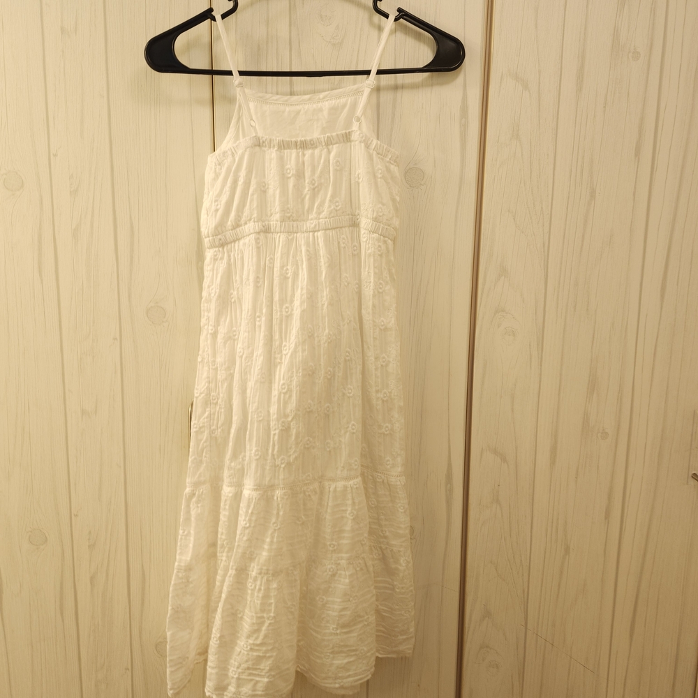 Elegant White Summer Dress - Picture 5 of 5